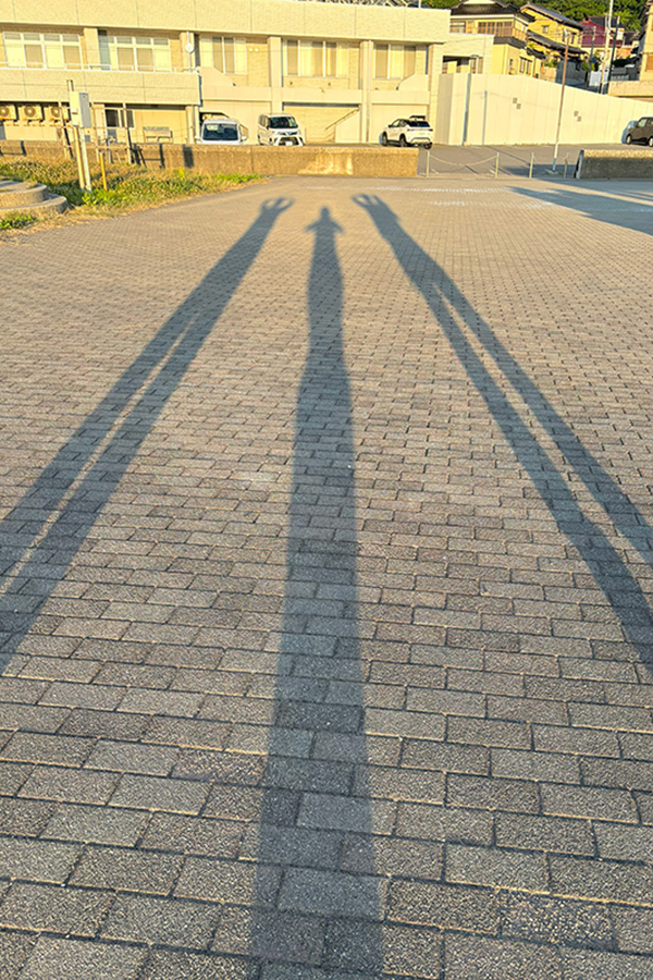 ながーーーい影